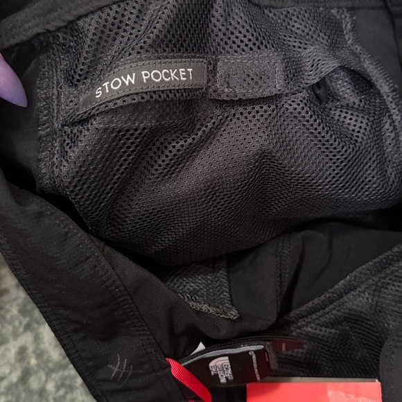 The North Face Women's Hiking Shorts NEW - Picture 3 of 4